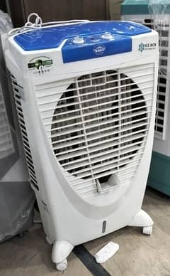 izone air cooler with ice pads in neat and clean condition