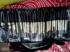 2 brush kits. . . 1 christine brand ki hai 1 local hai quality best hai.