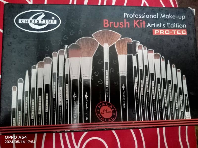 2 brush kits. . . 1 christine brand ki hai 1 local hai . 3