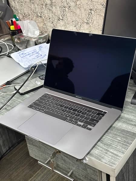 Macbook Pro 2019 1TB i9 16GB 4