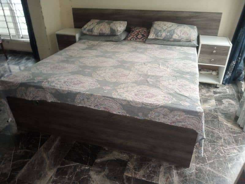 Double bed & mattress side tabel 1