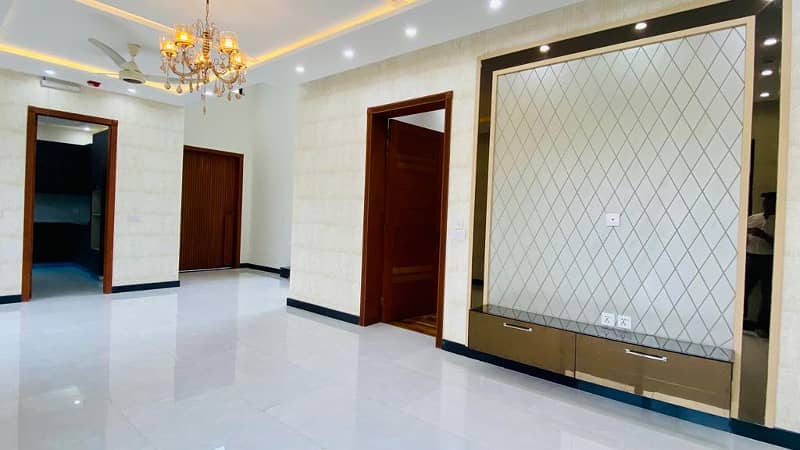 10 Marla Lavish Upper Portion On Top Location For Rent in DHA Phase 5 Lahore 1