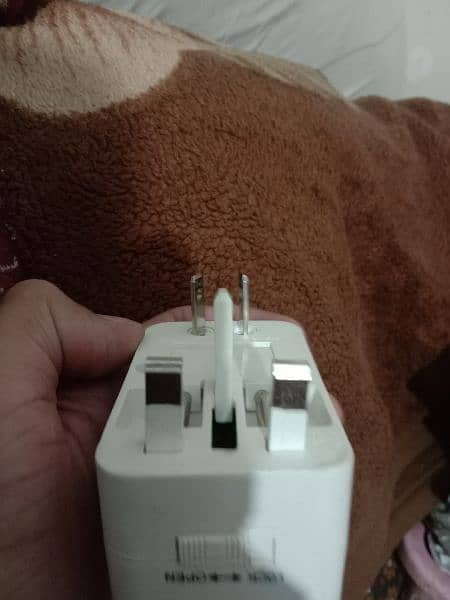 Camelion 3 in 1 travel adapter 6