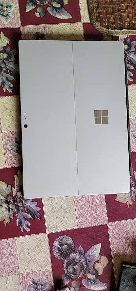 Microsoft Surface Pro (i5 8th Gen) window 11 8