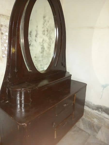 dressing table used 4