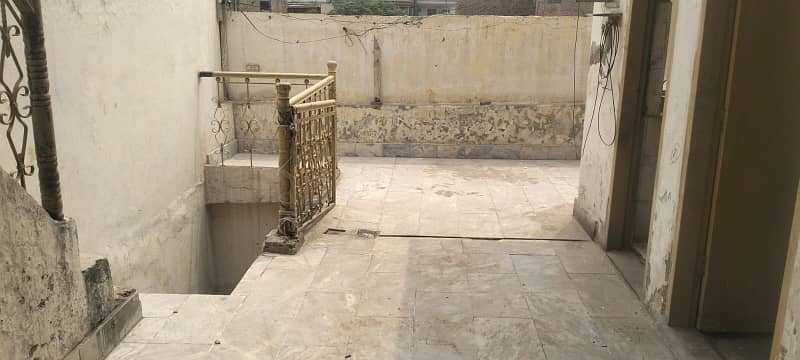 Prime Location 5 Marla Upper Portion For rent In Gulberg Gulberg 5