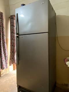 LG ka freezer hai urgent for sale.