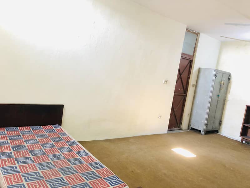 ROOM,FLAT WORKPLACE FOR RENT BACHELORS AT WW THOKAR LAHORE 0