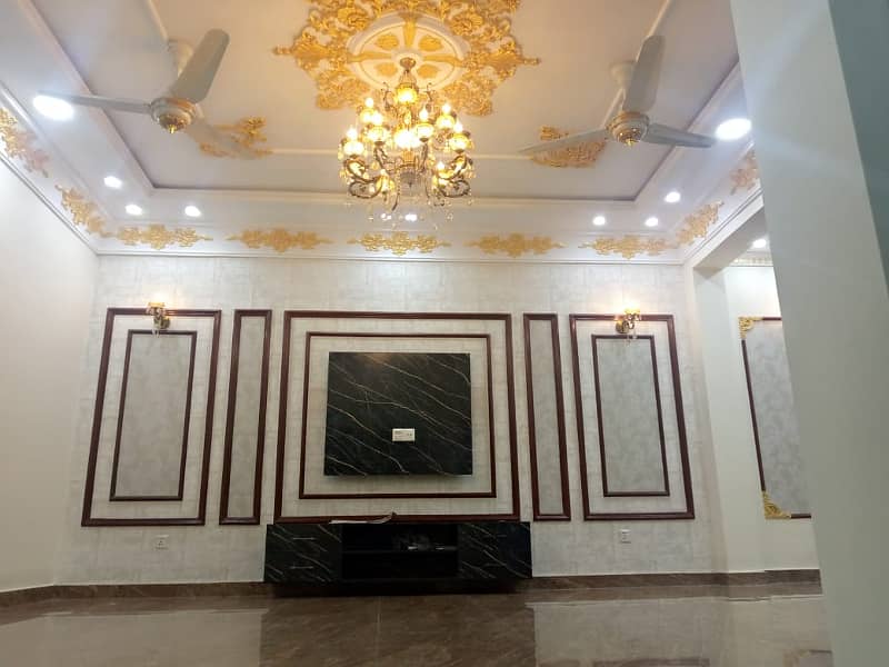 Brand New 8 Marla Beautiful House For Sale In Umar Block, Sector B, Bahria Town, Lahore 3