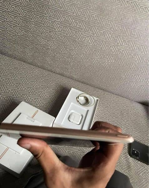 ipad mini 5 64 gb contact to 03073909212 WhatsApp 1