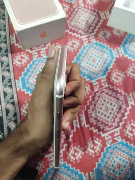 iphone 7plus pta approved with box 4