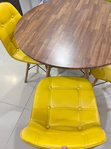 Round Dining Table with 4 chairs 7