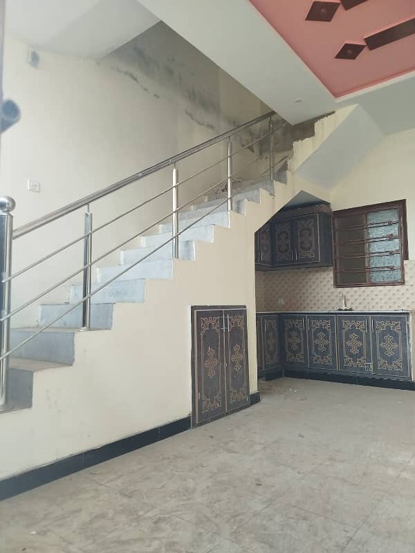 Investor rate py 3.5 Marla house very near to man road bazar 5