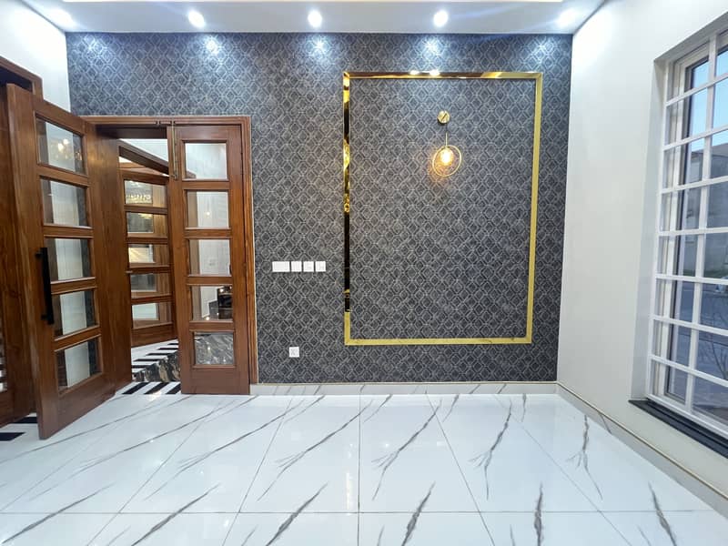 A pulas Construction vip Hosue Available For sale in Jinnah block LDA Approved Are 6