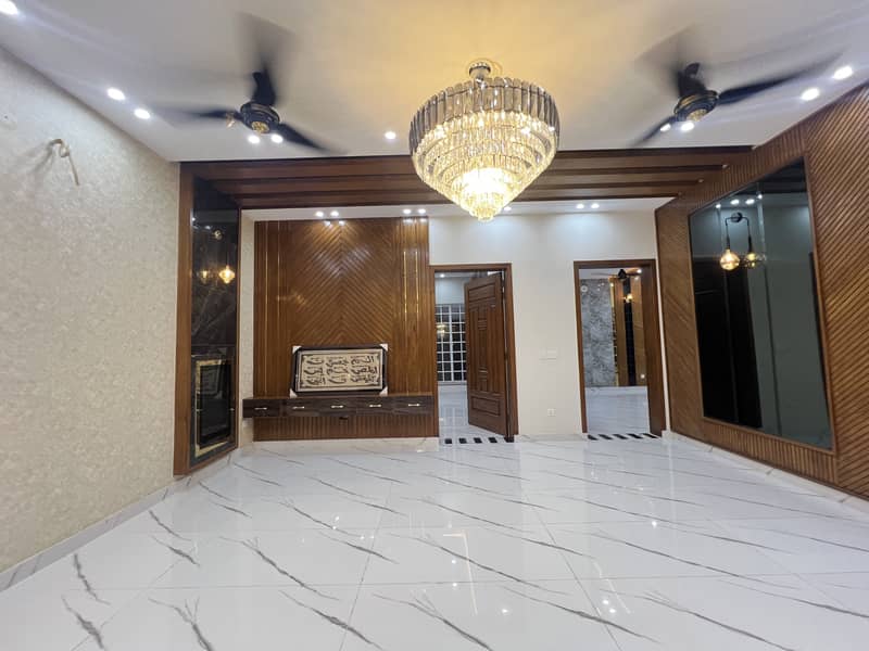 A pulas Construction vip Hosue Available For sale in Jinnah block LDA Approved Are 7