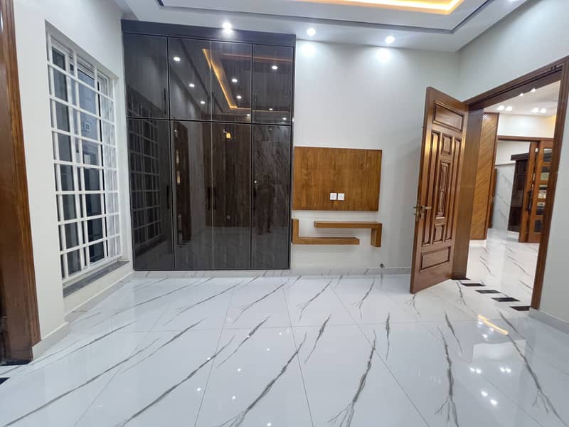 A pulas Construction vip Hosue Available For sale in Jinnah block LDA Approved Are 15