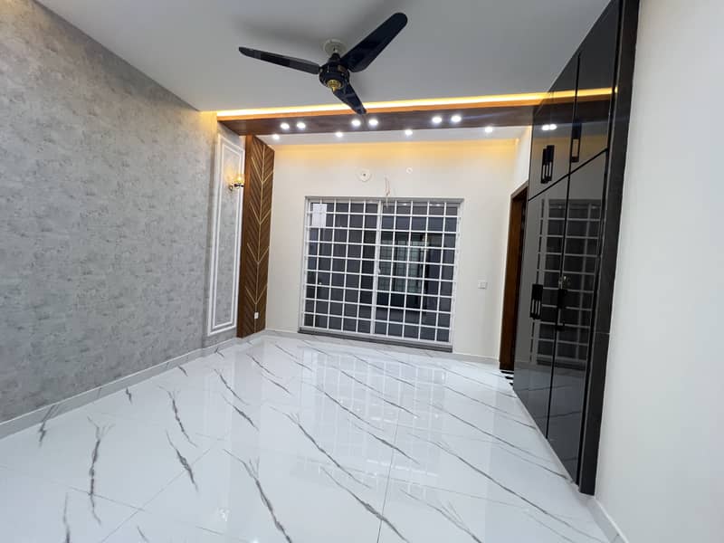 A pulas Construction vip Hosue Available For sale in Jinnah block LDA Approved Are 36