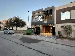 Five Marla House Available For sale in Bahria Town Lahore