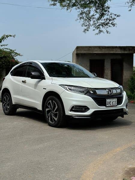 Honda Vezel RS (2017) MODEL 2022 REGISTERED 1