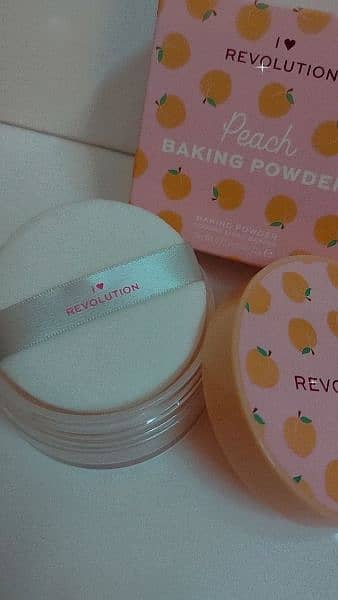 Revolution Loose Baking Powder | Translucent Powder 1