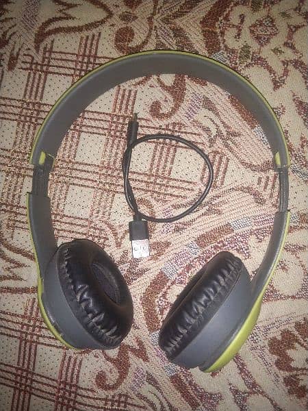 P47 wireless head phones 1