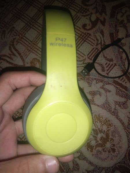 P47 wireless head phones 2