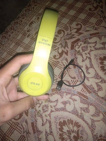 P47 wireless head phones 3