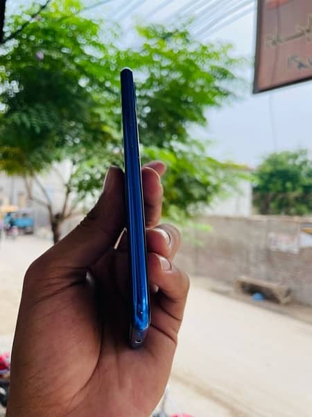 huawei nova 3i  with box no charger condition 10/9 2