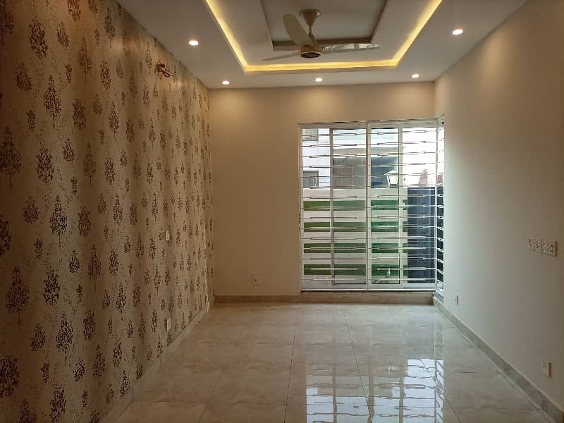 5 MARLA BEAUTIFUL HOUSE FOR SALE IN PARAGON CITY 0