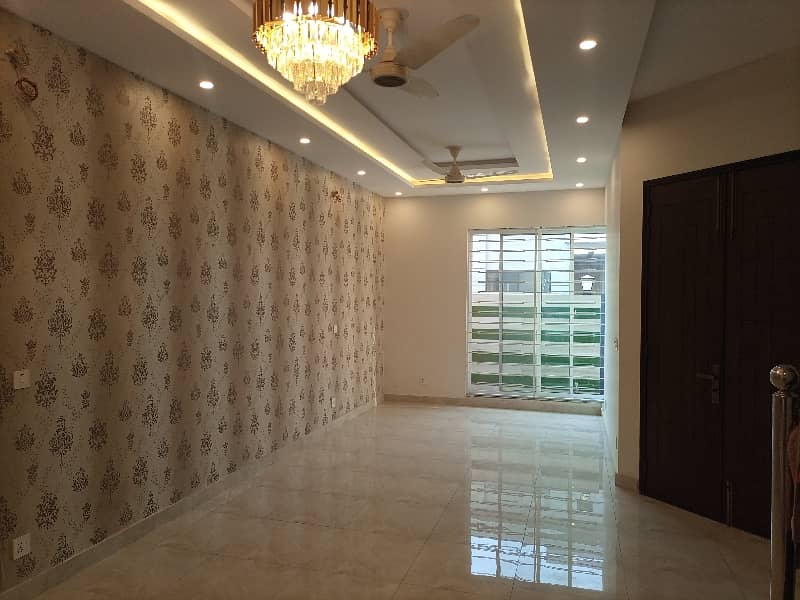 5 MARLA BEAUTIFUL HOUSE FOR SALE IN PARAGON CITY 6