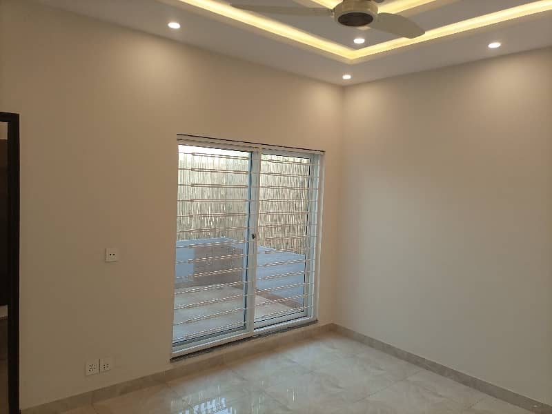 5 MARLA BEAUTIFUL HOUSE FOR SALE IN PARAGON CITY 11