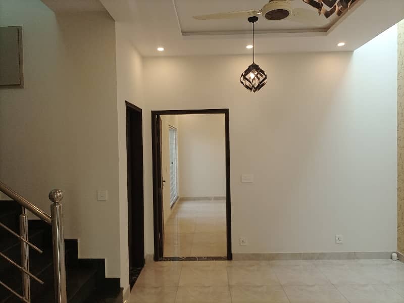 5 MARLA BEAUTIFUL HOUSE FOR SALE IN PARAGON CITY 12