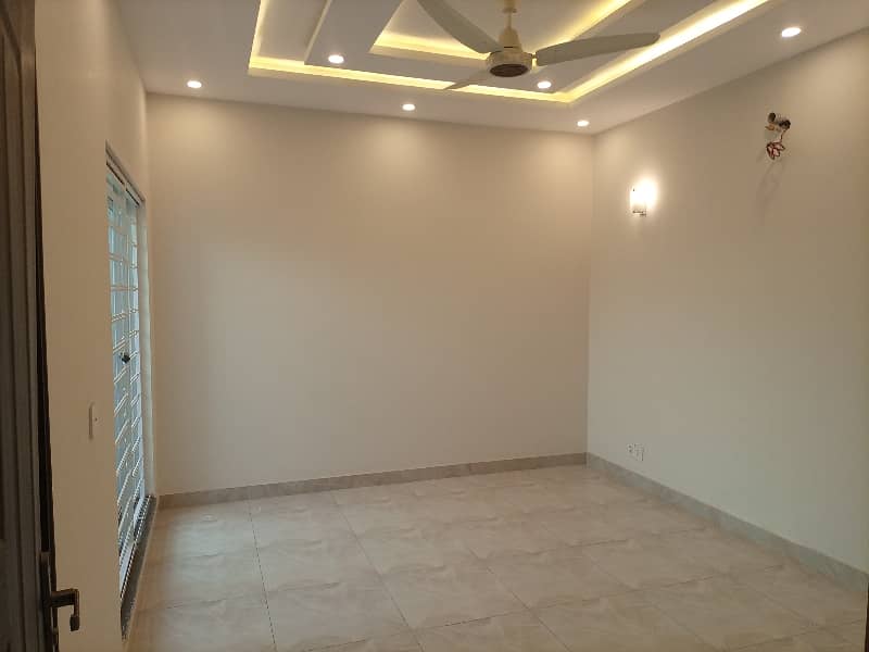 5 MARLA BEAUTIFUL HOUSE FOR SALE IN PARAGON CITY 13