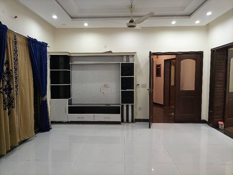 10 MARLA BEAUTIFUL HOUSE FOR RENT IN PARAGON CITY 5