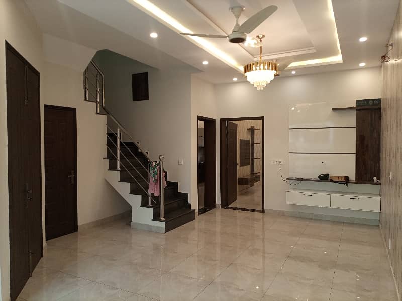 5 MARLA BEAUTIFUL HOUSE FOR RENT IN PARAGON CITY 4