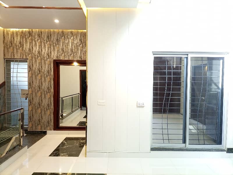 5 MARLA BEAUTIFUL UPPER PORTION FOR RENT IN PARAGON CITY 2