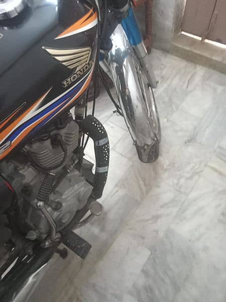 125 Honda 2k18 model 03331240192 only WhatsApp 2