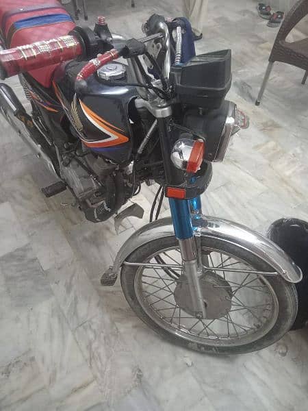 125 Honda 2k18 model 03331240192 only WhatsApp 3