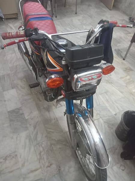 125 Honda 2k18 model 03331240192 only WhatsApp 6