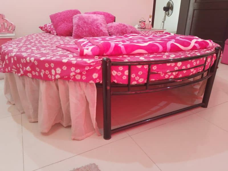 Round bed with sofas and side tables 0