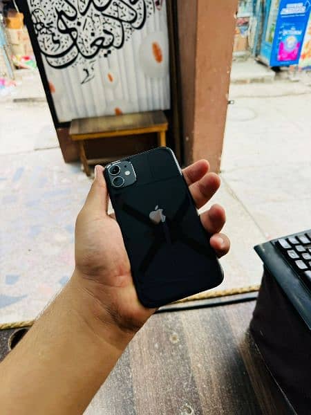 iphone 11 All sims working In Apple Warranty 8