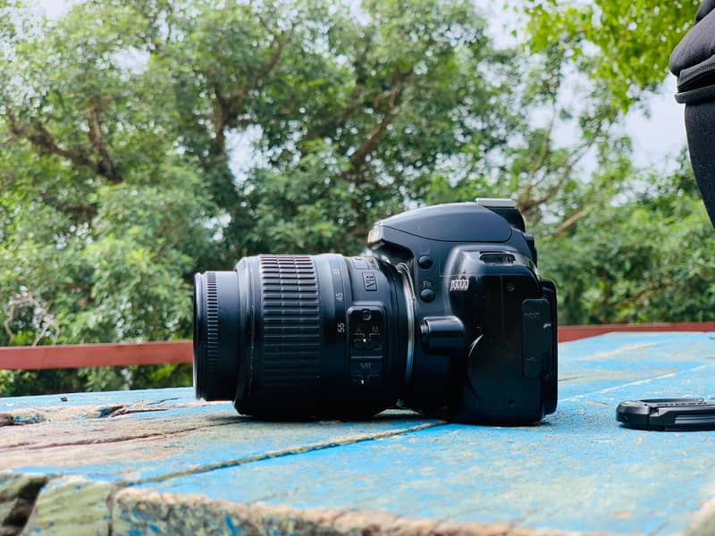 canon d3000 withbox 4