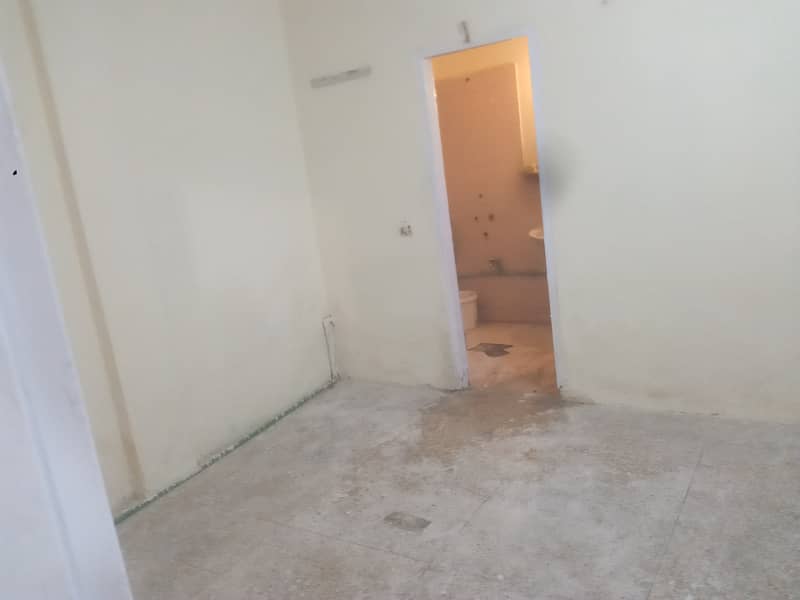 gulberg main market flat 2nd floor 3 bedroom TVL 1