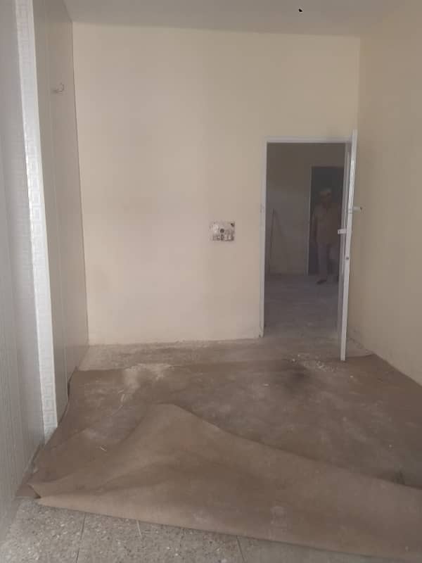 gulberg main market flat 2nd floor 3 bedroom TVL 3