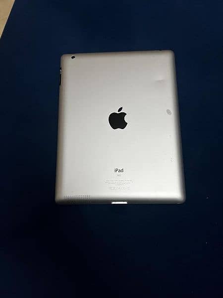 ipad 2 10/10 condition no scratch 1