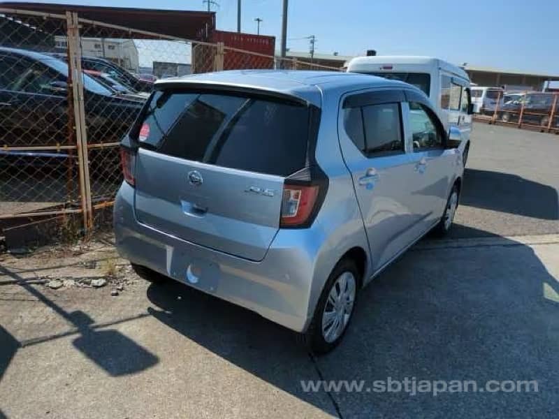 Daihatsu Mira 2021 3