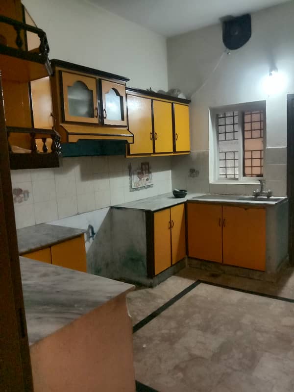 5 marla uper portion 3 bedrooms tvl kichan near shokat khanum park masjid 0