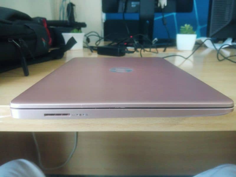 HP laptop AMD 3020e in good condition 1