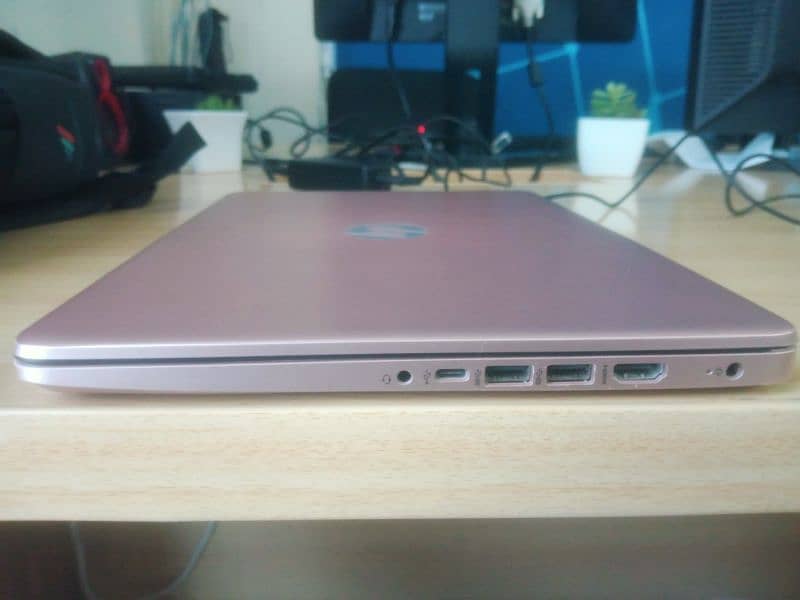 HP laptop AMD 3020e in good condition 3