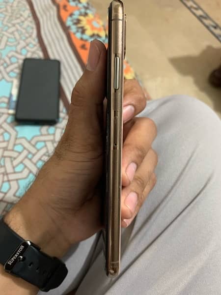 iPhone XS Max 64 gb non PTA 4